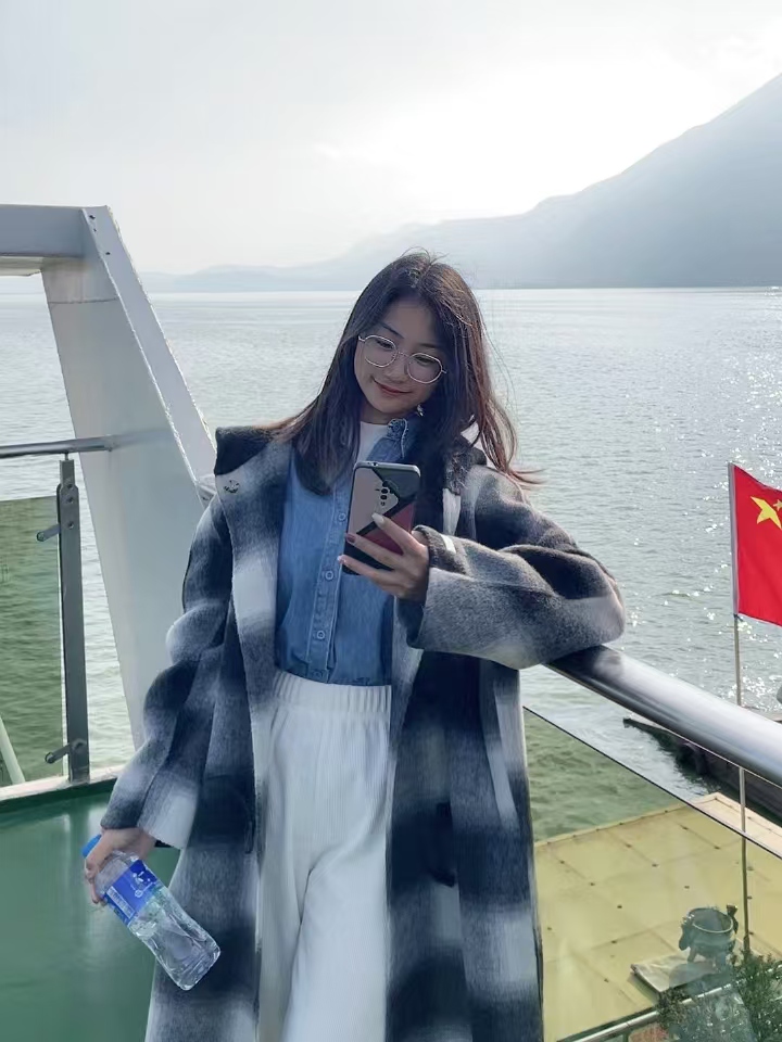 Yuqing Luo (罗余晴,2024)