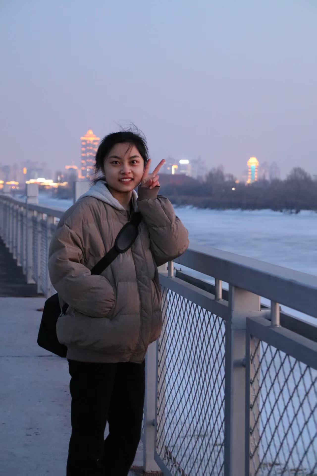 Mengqi Kong (孔梦奇,2023)